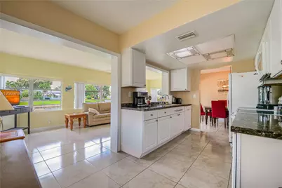 4712 NW 47th Ter, Tamarac, FL 33319 - Photo 11