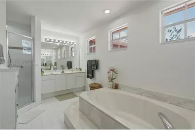 1268 NW 144th Ter, Pembroke Pines, FL 33028 - Photo 23