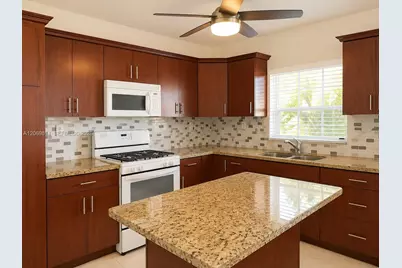325 NE 108th St, Miami, FL 33161 - Photo 3