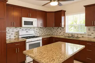 325 NE 108th St, Miami, FL 33161 - Photo 3