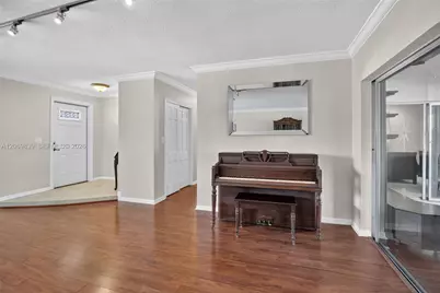 7118 E Tropical Way, Plantation, FL 33317 - Photo 9