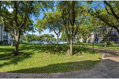 661 NE 195th St #104, Miami, FL 33179 - Photo 31