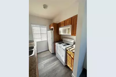 7130 Rue Versailles #10, Miami Beach, FL 33141 - Photo 5