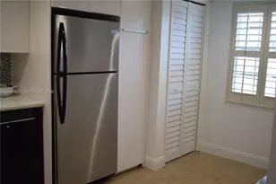 3970 Oaks Clubhouse Dr, Pompano Beach, FL 33069 - Photo 5