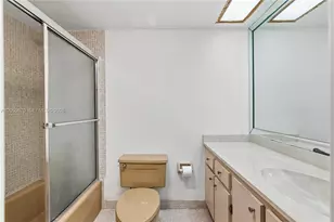 3970 Oaks Clubhouse Dr, Pompano Beach, FL 33069 - Photo 13