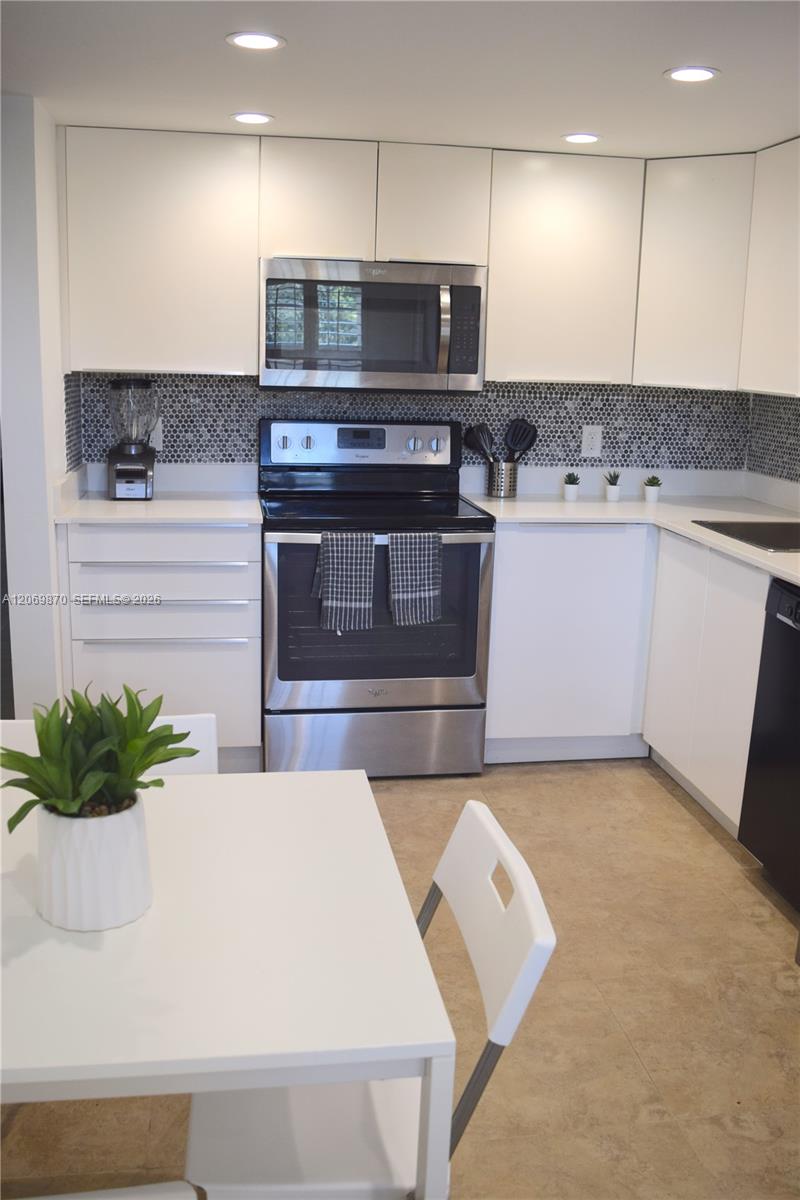 3970 Oaks Clubhouse Dr #306 - 3970 Oaks Clubhouse Dr #306, Pompano Beach, FL 33069 Luxury Property | Jose Angel Pina