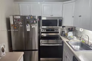 2114 E Cambridge E, Deerfield Beach, FL 33442 - Photo 9