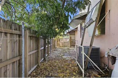 621 SE 4th St, Hialeah, FL 33010 - Photo 23