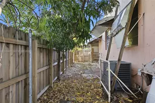 621 SE 4th St, Hialeah, FL 33010 - Photo 23