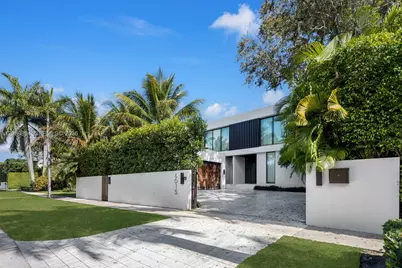 6015 N Bay Rd, Miami Beach, FL 33140 - Photo 1