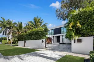 6015 N Bay Rd, Miami Beach, FL 33140 - Photo 1