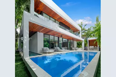 6015 N Bay Rd, Miami Beach, FL 33140 - Photo 3