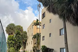 8635 NW 8th St, Miami, FL 33126 - Photo 15