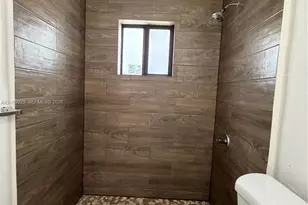 107 W Pembroke Rd, Hallandale Beach, FL 33009 - Photo 23