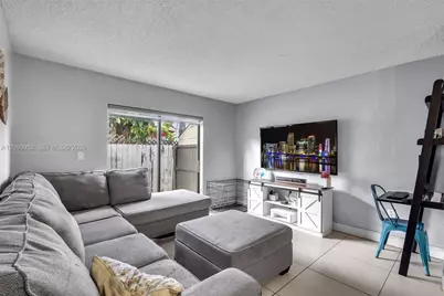 2421 W 52nd Pl #2-1, Hialeah, FL 33016 - Photo 7