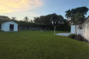 18608 SW 93rd Pl, Cutler Bay, FL 33157 - Photo 21