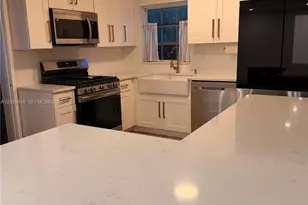 18608 SW 93rd Pl, Cutler Bay, FL 33157 - Photo 17