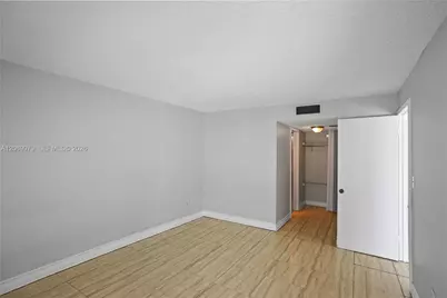 661 N University Dr #1-103, Pembroke Pines, FL 33024 - Photo 15