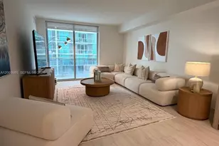 77 SE 5th St, Miami, FL 33131 - Photo 5
