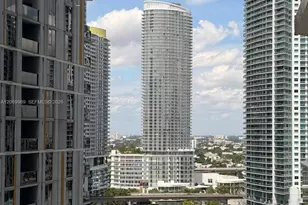77 SE 5th St, Miami, FL 33131 - Photo 23