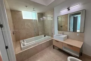 218 SE 14th St, Miami, FL 33131 - Photo 5