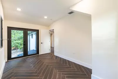 10901 NE 3rd Ave, Miami, FL 33161 - Photo 21