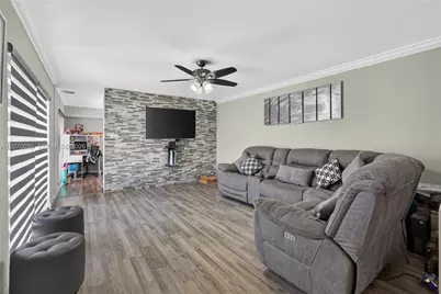 953 Springdale Cir, Palm Springs, FL 33461 - Photo 15