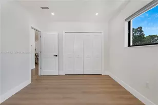480 NE 109th St, Miami, FL 33161 - Photo 17