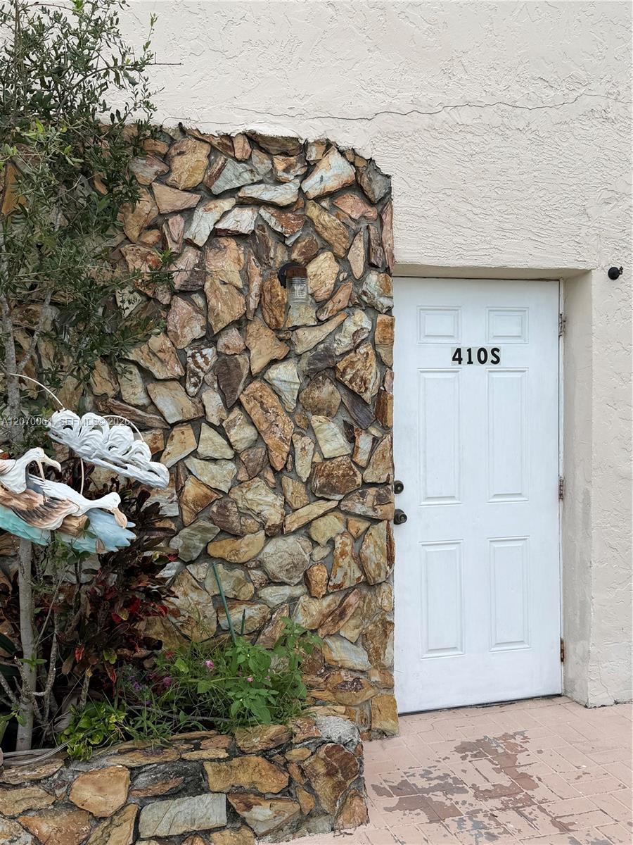 410 N 58th Ave #S - 410 N 58th Ave #S, Hollywood, FL 33021 Luxury Property | Jose Angel Pina