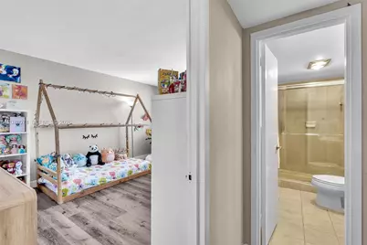 3375 N Country Club Dr #905, Aventura, FL 33180 - Photo 23