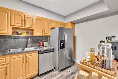 3375 N Country Club Dr #905, Aventura, FL 33180 - Photo 5
