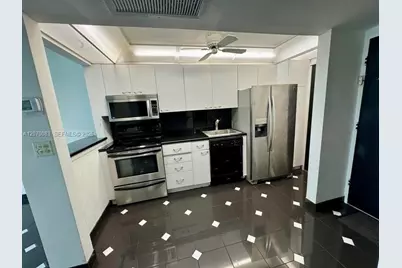 5401 Collins Ave #144, Miami Beach, FL 33140 - Photo 11
