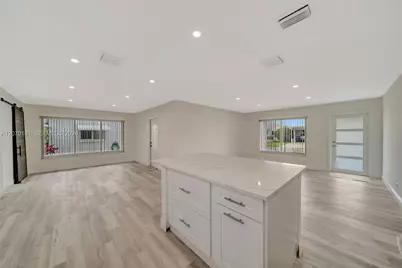 8502 NW 59th St, Tamarac, FL 33321 - Photo 11