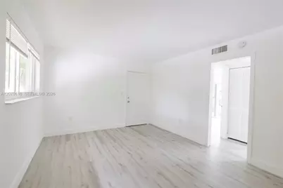 1091 SW 4th St #2, Miami, FL 33130 - Photo 5