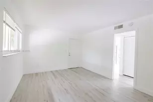 1091 SW 4th St, Miami, FL 33130 - Photo 5