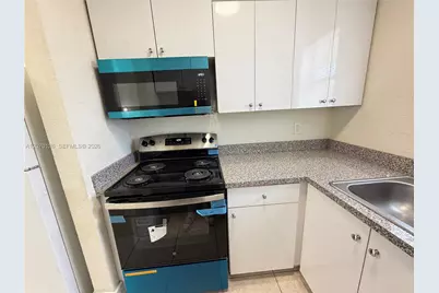 333 NW 2nd Ave #5, Hallandale Beach, FL 33009 - Photo 3