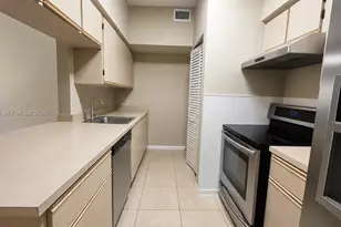 18332 NW 68th Ave, Hialeah, FL 33015 - Photo 11