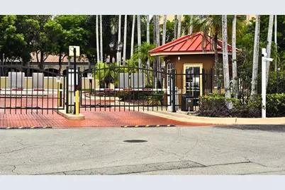 18332 NW 68th Ave #H, Hialeah, FL 33015 - Photo 3