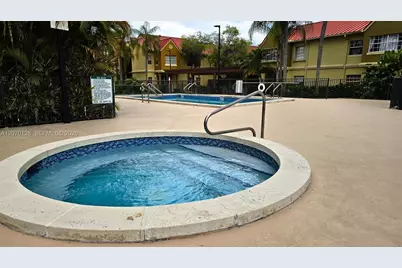 18332 NW 68th Ave #H, Hialeah, FL 33015 - Photo 5