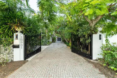 10901 NE 3rd Ave, Miami, FL 33161 - Photo 3