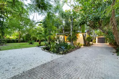 10901 NE 3rd Ave, Miami, FL 33161 - Photo 39