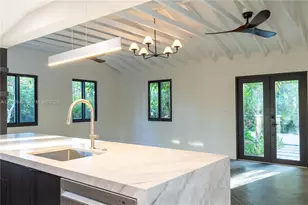10901 NE 3rd Ave, Miami, FL 33161 - Photo 25