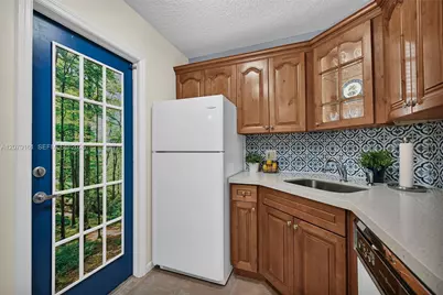1920 NE 1st Ter #109H, Wilton Manors, FL 33305 - Photo 11