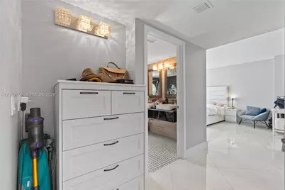 1000 W Island Blvd #202, Aventura, FL 33160 - Photo 41