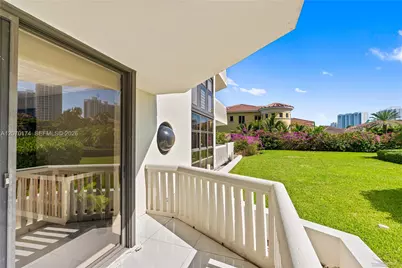 1000 W Island Blvd #202, Aventura, FL 33160 - Photo 59