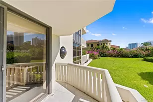 1000 W Island Blvd, Aventura, FL 33160 - Photo 59