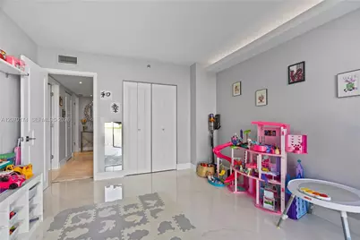 1000 W Island Blvd #202, Aventura, FL 33160 - Photo 35