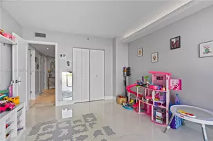1000 W Island Blvd, Aventura, FL 33160 - Photo 35
