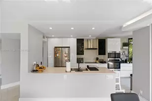 1000 W Island Blvd, Aventura, FL 33160 - Photo 13