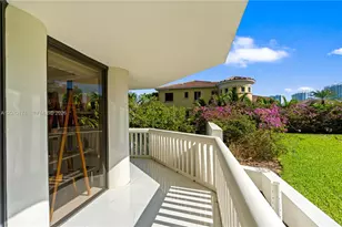 1000 W Island Blvd, Aventura, FL 33160 - Photo 11